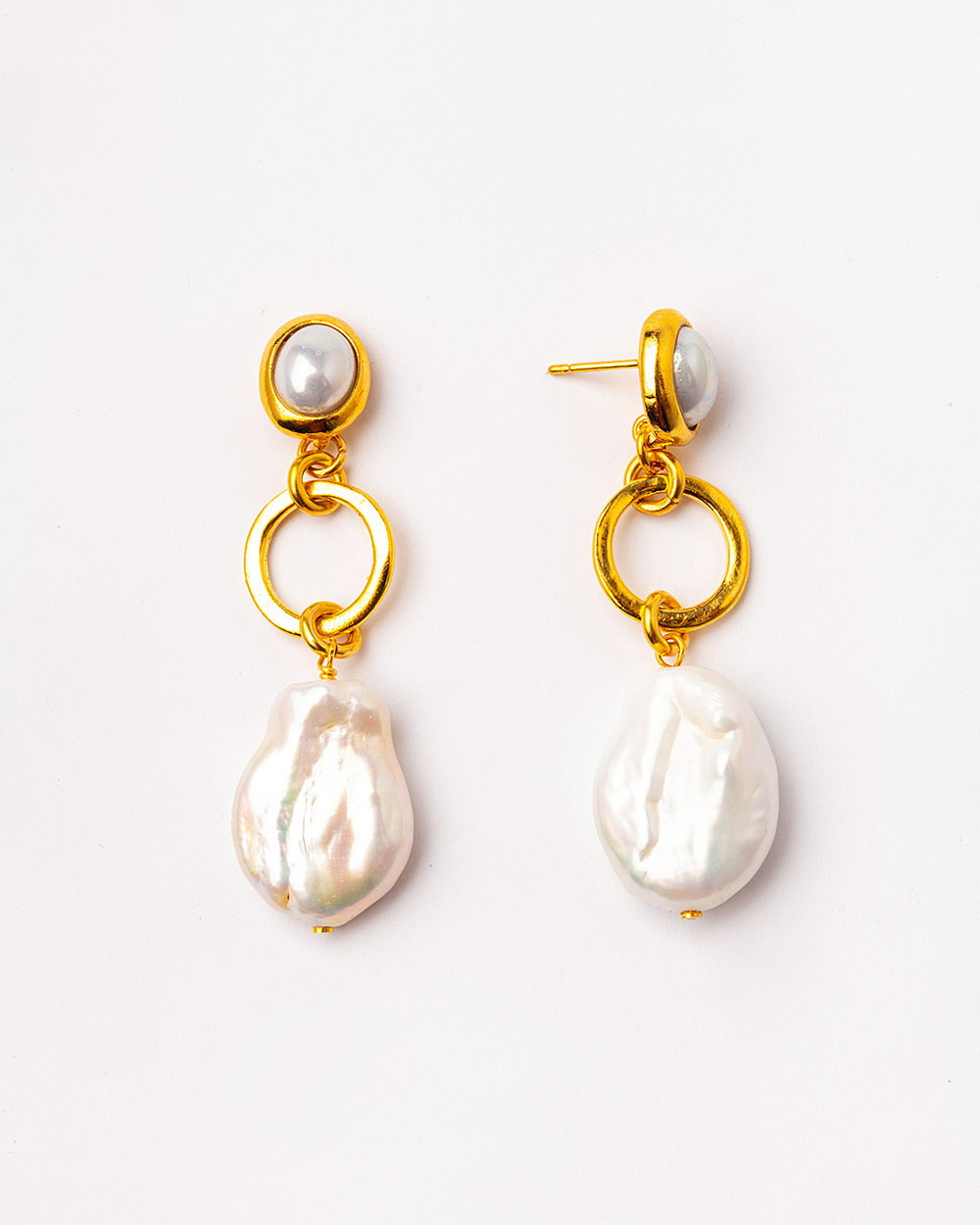 Earrings with pearls