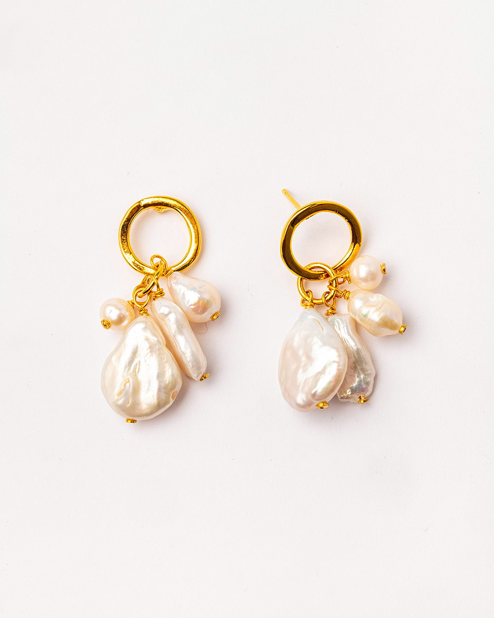 Earrings with pearls