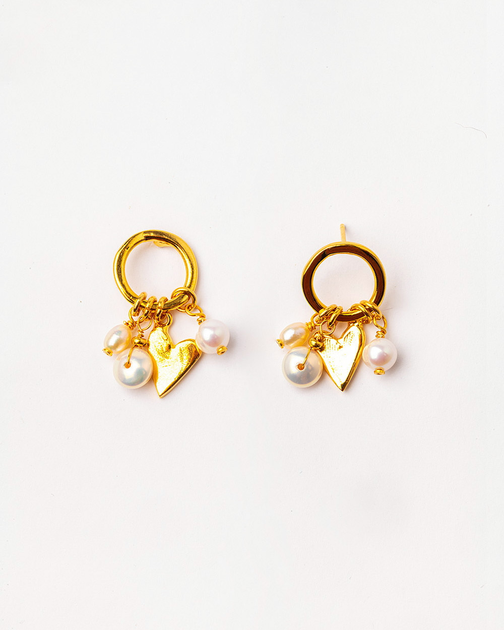 Earrings with pearls